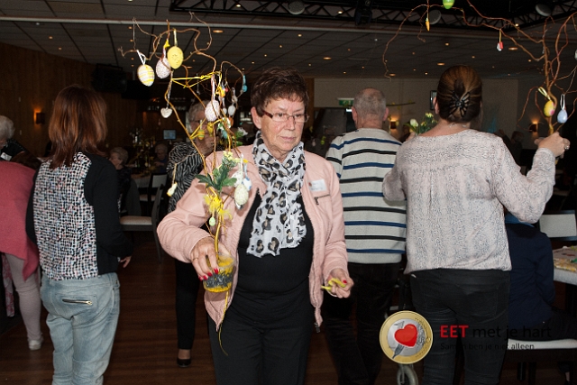 20150322 frans versteden fotografie - tilburginbeeld FRVE0799.jpg - eet met je hart lunch en creatieve workshop paastakken maken